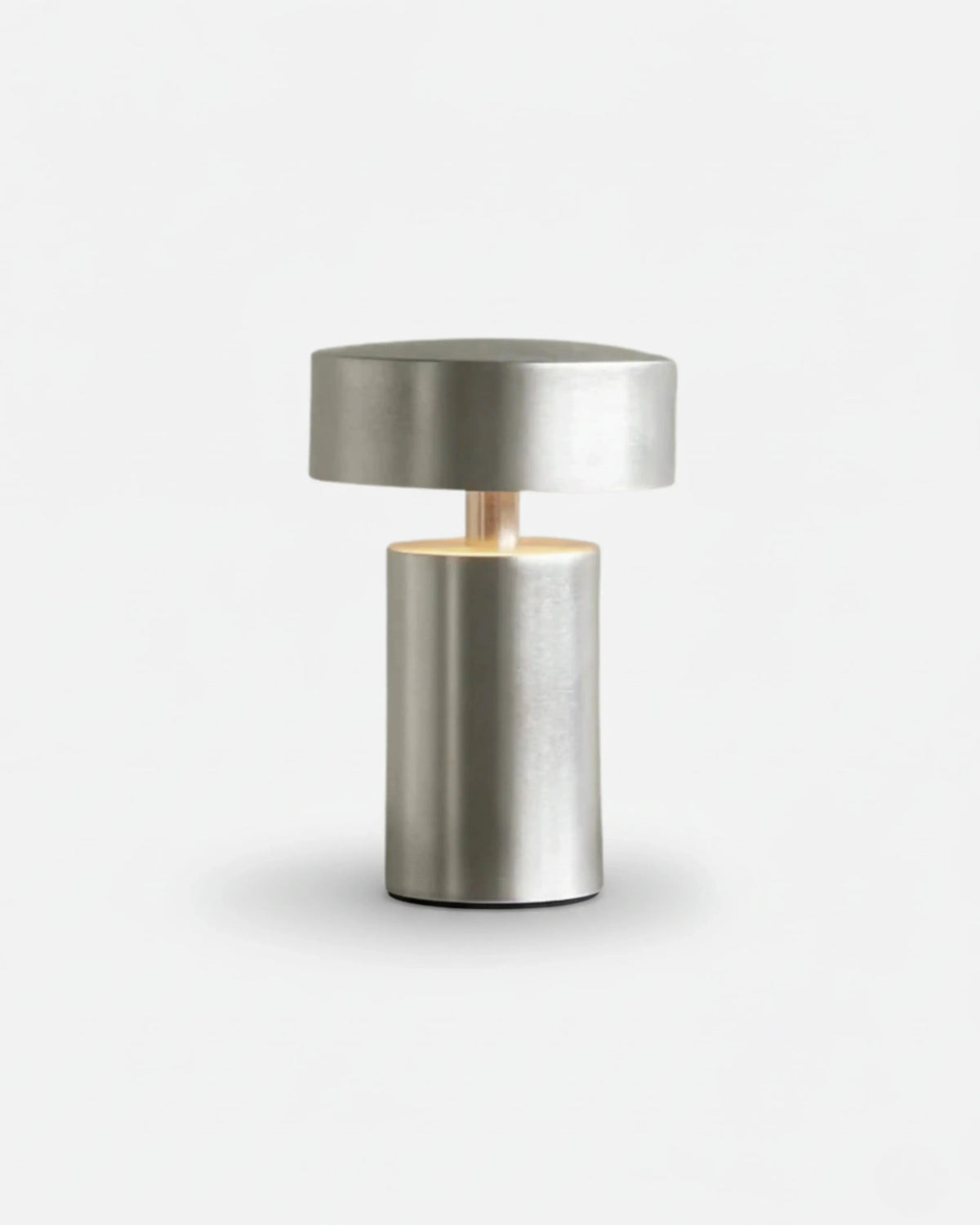 Cordless mushroom lamp PADOVA No.01 in Brushed Silver, flat aluminum cap over a cylinder base, switched on