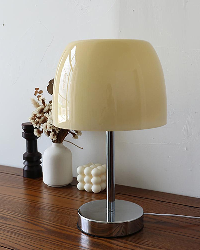 Glass table lamp VENEZIA No.01 with cream shade, unlit, on a dark wood console beside a white vase and dried flowers