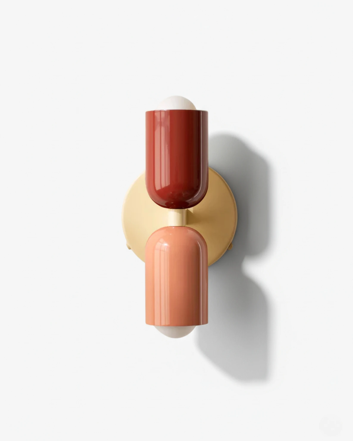 Modern wall sconce MURO No.02 in Crimson & Powder Pink, deep red top and pink bottom capsule, brass backplate