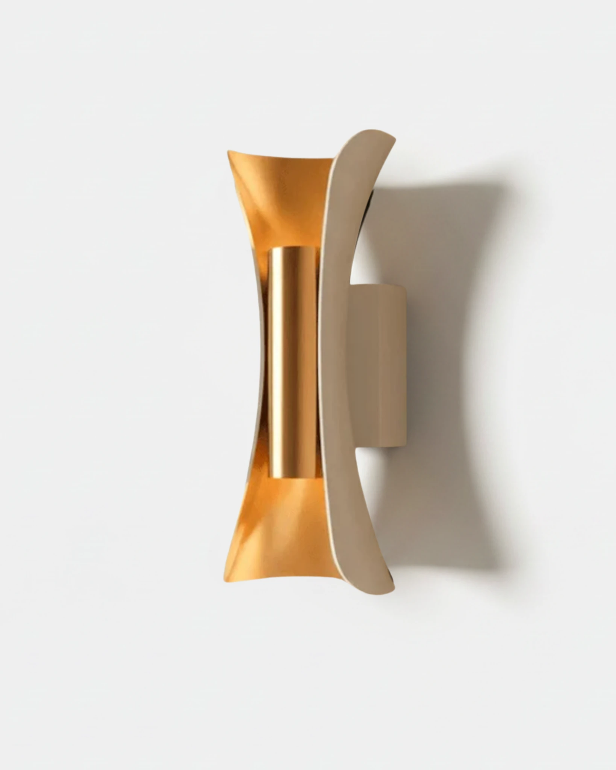 Outdoor wall sconce VENTO No.01 large 16 in in Platinum, pale curved shell around a gold cylinder, unlit