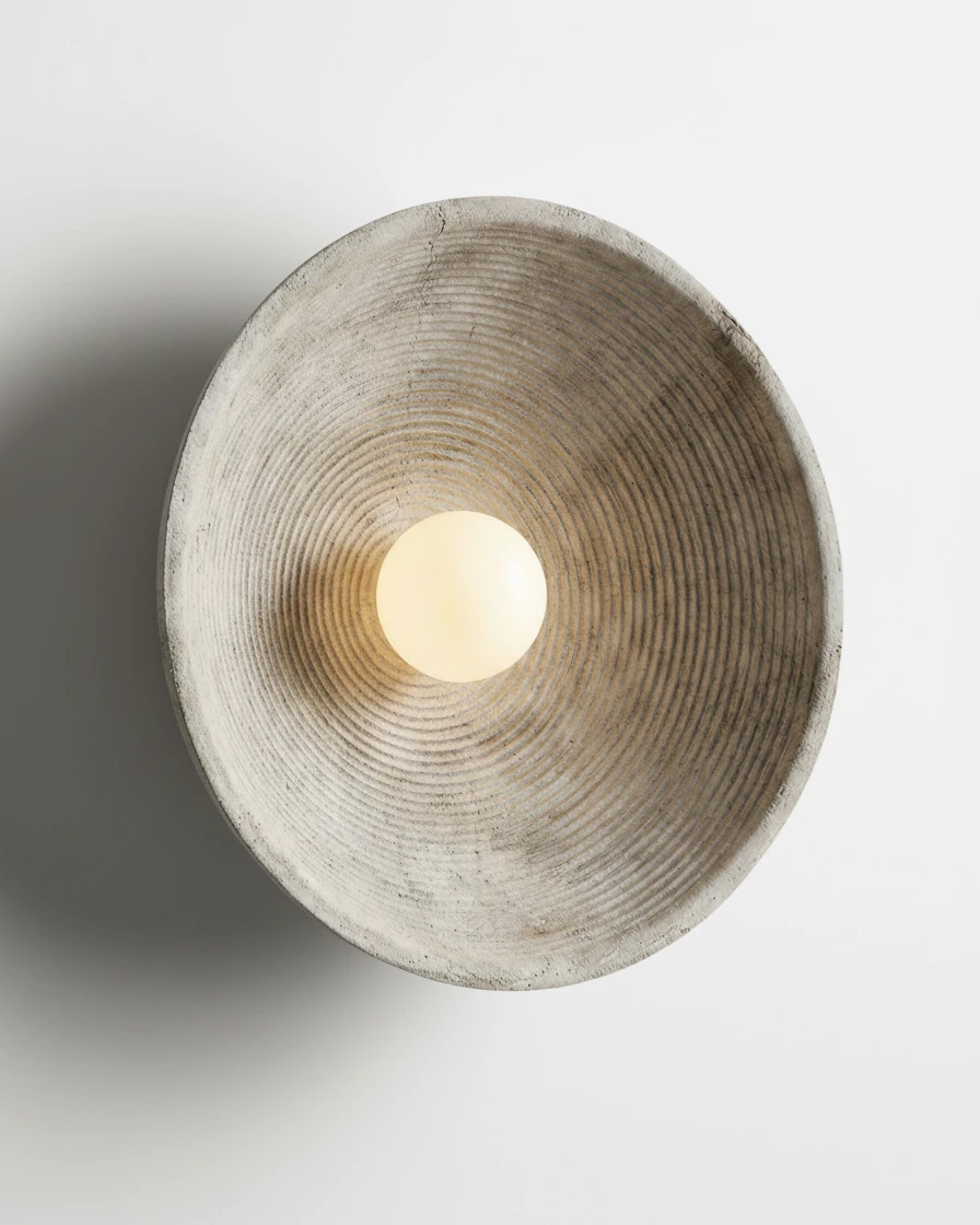 Stone-look wall sconce ECCO No.01 in matte brown, ridged stone-look bowl with the center bulb lit