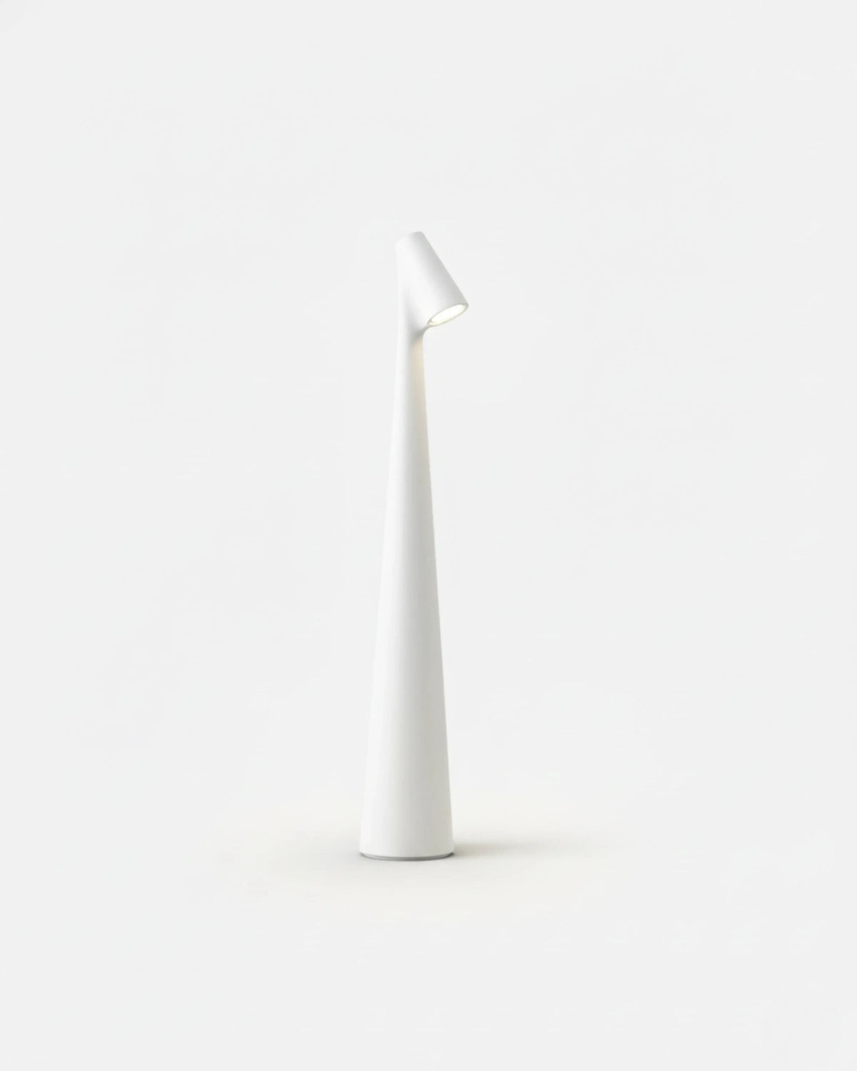 Cordless reading lamp TRIESTE No.01 in White, minimalist tapered column with a hooded downlight head