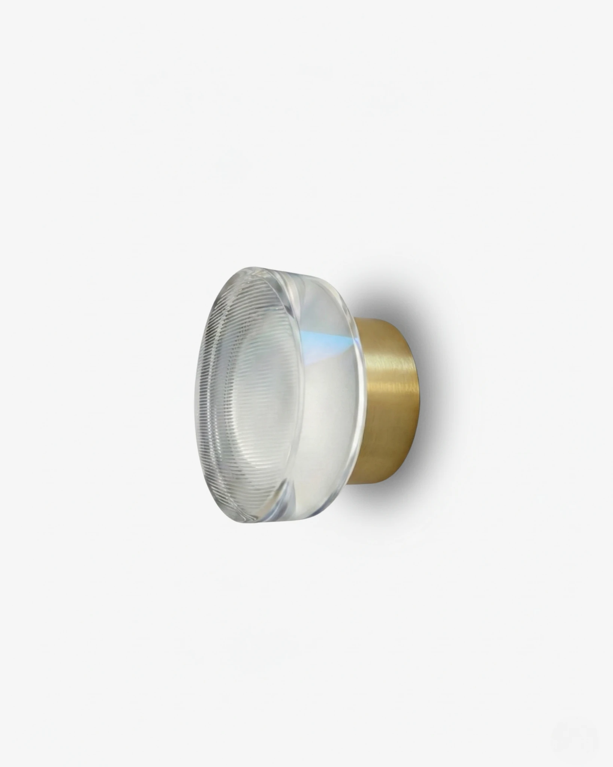 Modern wall sconce OBLI No.01 in Brushed Gold, fluted acrylic disc on a brass cylinder base, unlit