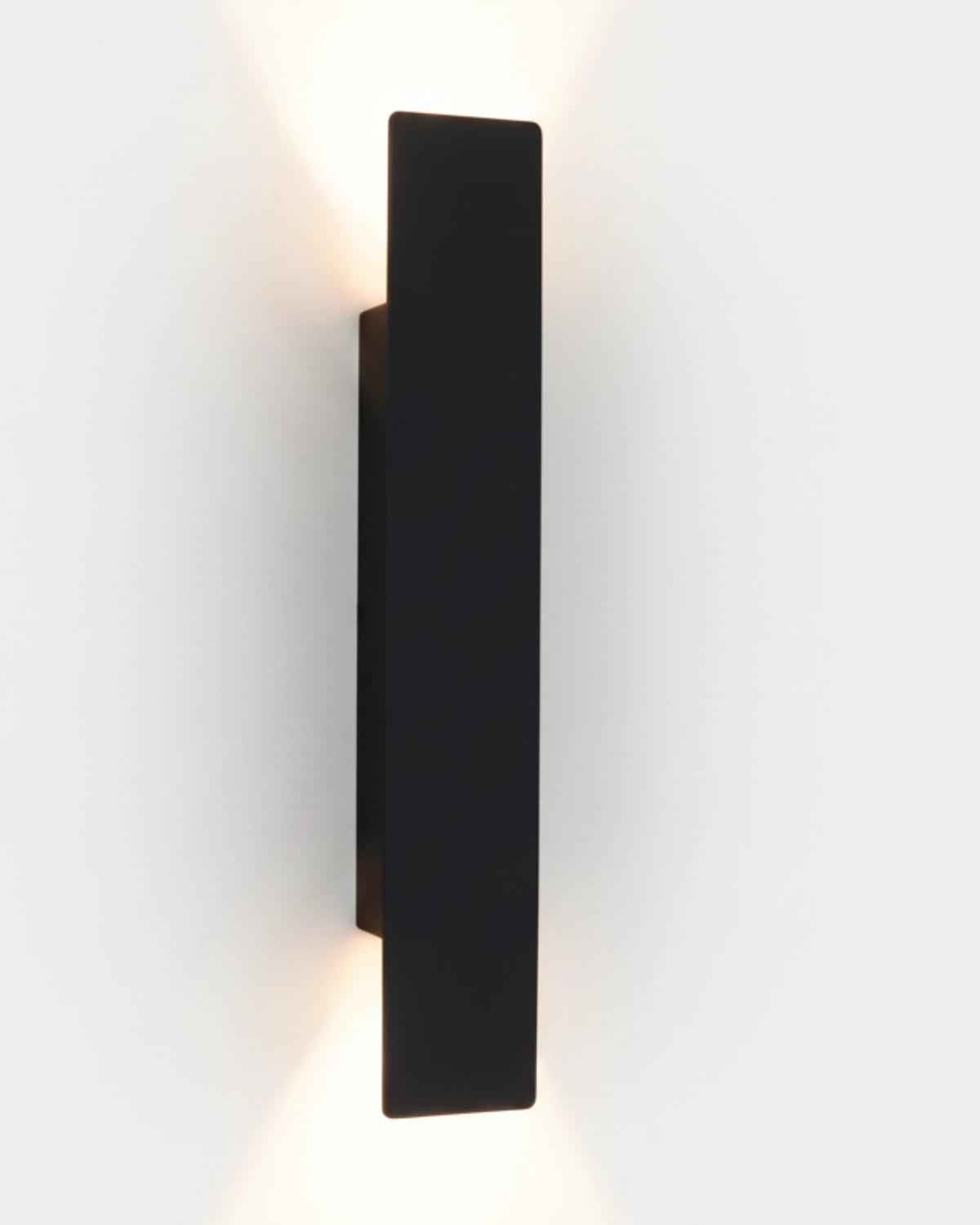 Outdoor wall sconce COLLE No.01 in matte black, XL 32 in bar, the longest size, lit up and down