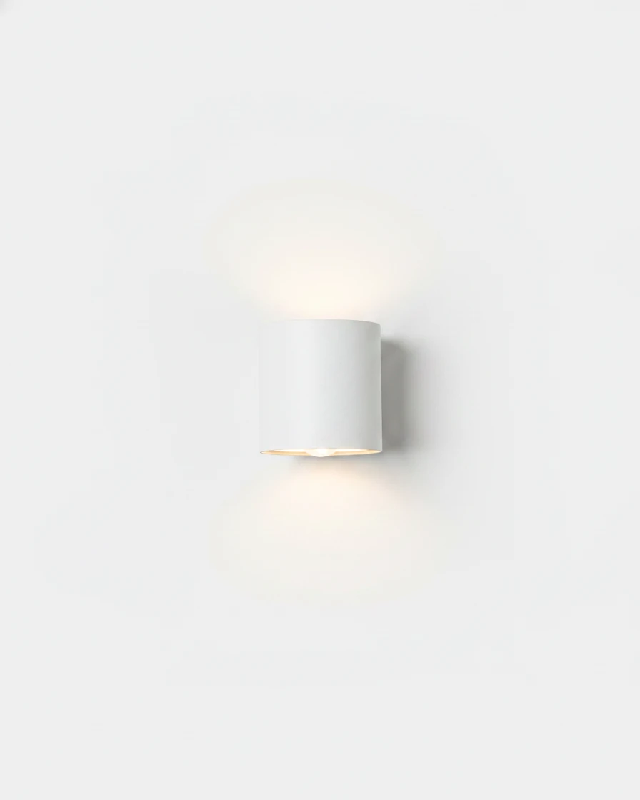 Outdoor wall sconce PALAZZO No.01 in matte white, compact 2W unit casting a single beam up and down, lit
