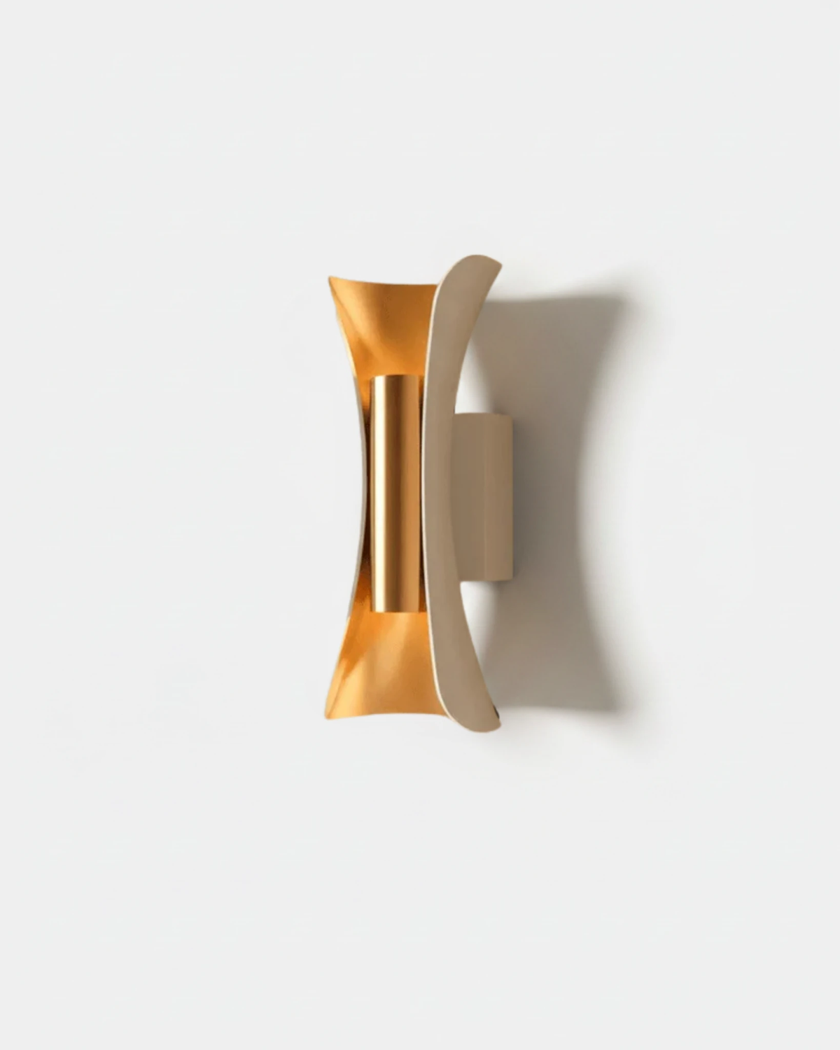 Outdoor wall sconce VENTO No.01 compact 8 in in Platinum, curved hourglass shell with gold inner finish, unlit